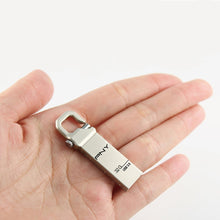 Load image into Gallery viewer, PNY Hook Attaché 3.0 USB Stick 32 GB Read Speed 50 MB/s/Write Speed 15 MB/s - (BLACK)